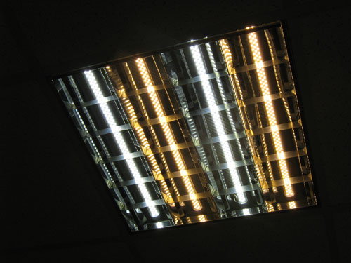 светильник с LED трубками
